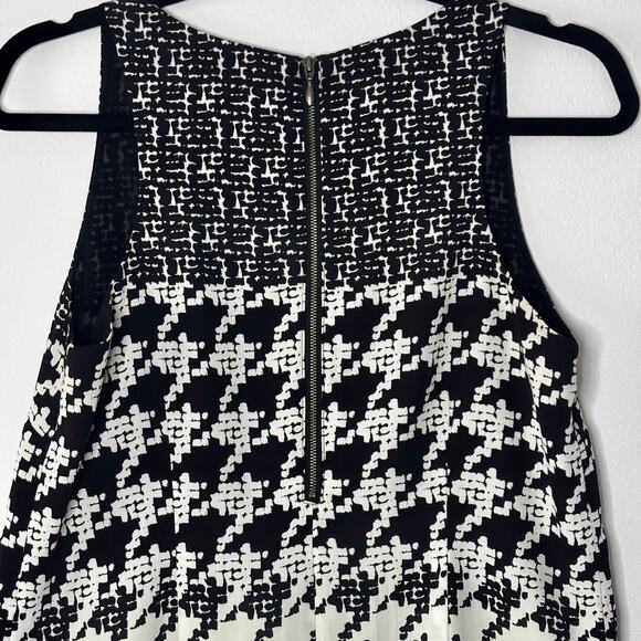 CAbi Women's Black and White Houndstooth Detailed Flowy Tank Top Size Small - Picture 8 of 12